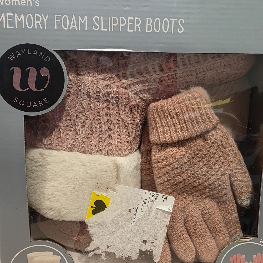 Wayland Square Women's Pink Memory Foam Glove & Slipper Set - Picture 2 of 6